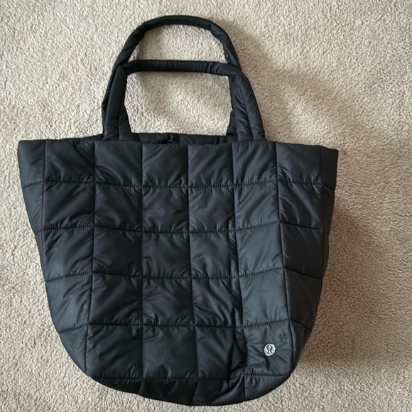 lululemon athletica Handbags - Lululemon quilted Grid Tote Bag 26L